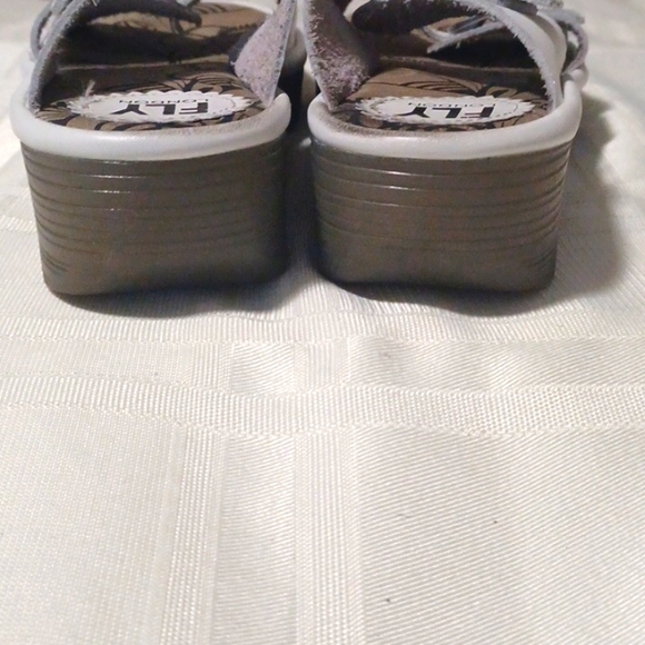 FLY London White slip on sandals Sz. 39 - Picture 4 of 7